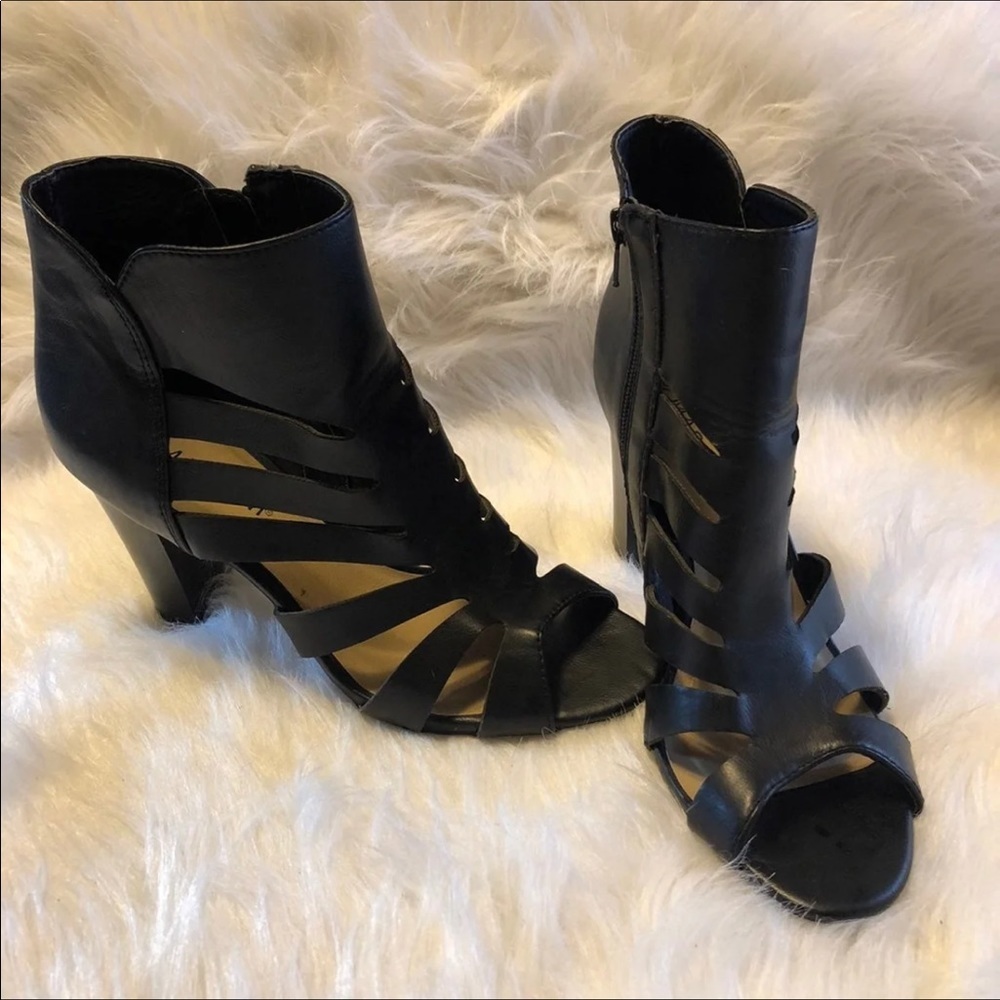 Massini Shoes Elegant Black Heeled Booties Size 10M Side Zip‎ Open Toe